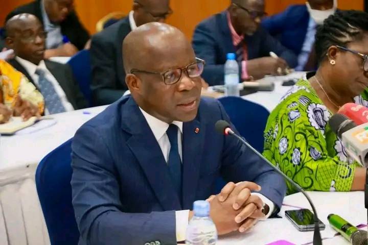 don-de-sang-pierre-dimba-ministre-sante